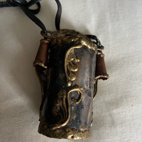 Vintage ALL METAL WITH QUARTZ CRYSTAL DETAIL ON TOP - Picture 5 of 6